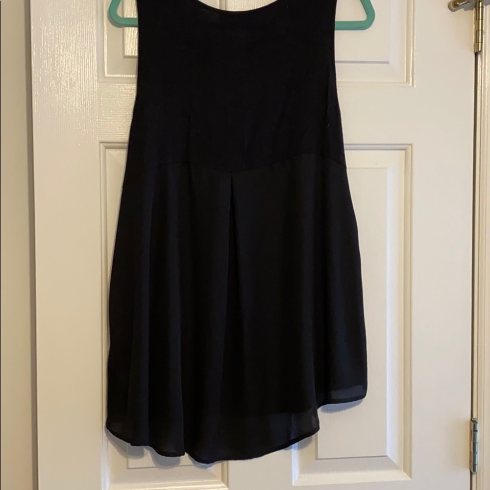 Living doll tank with flowing back